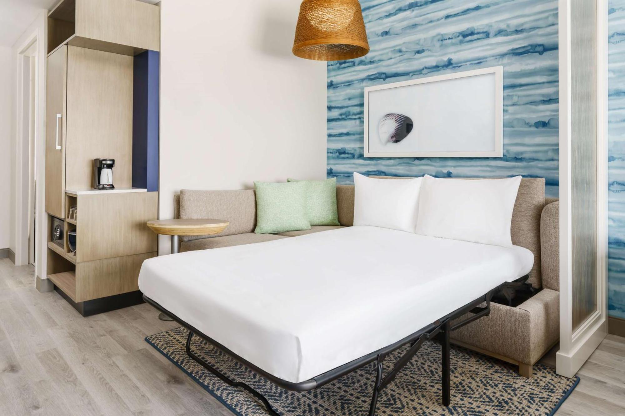 Hyatt Place Panama City Beach - Beachfront Exterior photo A room at the Hotel Zags